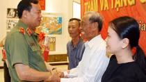 Thứ trưởng Lê Tấn Tới dâng hương tại Khu di tích lịch sử An ninh Khu IX