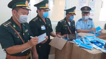 Nhiều vụ vận chuyển khẩu trang không nguồn gốc với số lượng lớn sang Campuchia