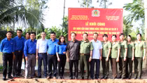 Công an TP Cần Thơ xây cầu nông thôn, tặng nhà Đại đoàn kết