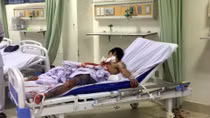 Nam thanh niên lên cơn “ngáo đá” tự cắt cổ, mổ ngực