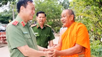 Thứ trưởng Lê Tấn Tới thăm, chúc Tết Chol Chnam Thmay tại tỉnh Bạc Liêu