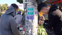 Phạt các đối tượng dán tờ rơi “cho vay trả góp” lên cột điện 