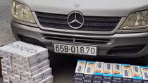 Giấu gần 1.600 bao thuốc lá lậu trong xe khách