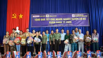 Chương trình “Tết vì người nghèo” mang cái Tết ấm áp cho bà con quê hương Cờ Đỏ