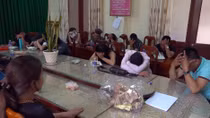 Hàng chục “nam thanh nữ tú” phê ma túy trong phòng karaoke 
