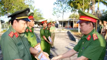 PV Báo CAND được Giám đốc Công an tỉnh Hậu Giang khen thưởng đột xuất