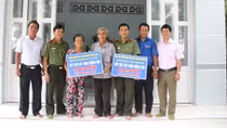 Công an tỉnh An Giang bàn giao nhà nghĩa tình đồng đội