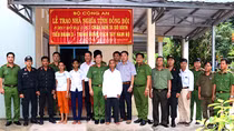 Trung đoàn CSCĐ Tây Nam Bộ trao nhà nghĩa tình đồng đội