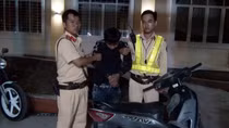 CSGT Bến Tre bắt nóng tên trộm xe máy
