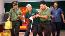Mang quà Tết đến người dân khó khăn trên địa bàn Sóc Trăng
