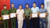 Khen thưởng 2 cán bộ Công an và người dân bắt cướp trong đêm giao thừa 
