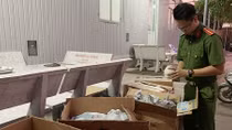Liên tiếp bắt giữ nhiều xe ô tô vận chuyển hàng hóa không hóa đơn 