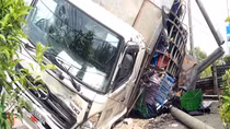 Xe tải lấn làn đâm người đàn ông tử vong trên QL1A