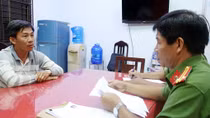 Bắt giữ nguyên cửa hàng trưởng xăng dầu trốn truy nã nhiều năm ở Campuchia
