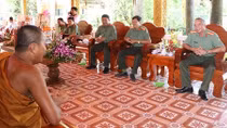 Công an tỉnh An Giang thăm, tặng quà các chùa Khmer