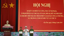 Tặng Bằng khen cho CSKV nhiều lần cứu sống người nhảy cầu tự sát