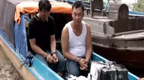 Bắt 2 đối tượng vận chuyển gần 10.000 bao thuốc lá lậu