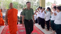 Thứ trưởng Lê Tấn Tới chúc Tết Chôl Chnăm Thmây tại Sóc Trăng và Trà Vinh