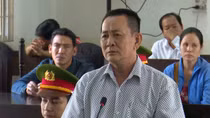 Mâu thuẫn trong tổ chức trường gà, làm cờ 3 sọc rải trên đường để trả thù