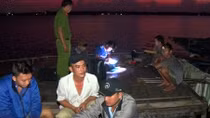 Bắt quả tang nhiều vụ “hút trộm” cát trên sông ở Bến Tre