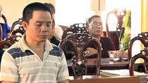 “Gã cha nuôi” đồi bại, lãnh án 15 năm tù