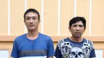 Rượu vào lời ra, 2 thanh niên đâm chủ quán, đánh nhân viên