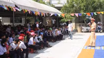 Tuyên truyền ATGT và tặng 1.000 mũ bảo hiểm cho học sinh