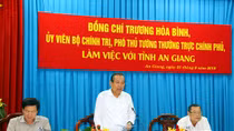Phó Thủ tướng Thường trực Trương Hòa Bình khảo sát sạt lở ở An Giang