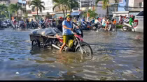 Triều cường dâng cao kỉ lục, TP Cần Thơ “biến thành sông”