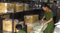 Vừa bị phạt, 2 cửa hàng lại nhái thương hiệu Việt Tiến