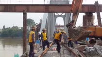 Chạy thử tải cầu Ghềnh mới