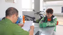 Tài xế Grap đưa 20 triệu hối lộ Công an xin bỏ qua "lỗi"
