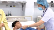 Một trong 6 trẻ bị ngộ độc nặng đã tử vong 