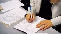 Làm giả hồ sơ cá nhân, nguyên một trưởng phòng bị đề nghị khai trừ Đảng