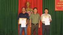 Khen thưởng 2 “hiệp sĩ” bị đâm trọng thương khi truy đuổi trộm 