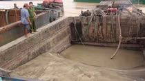 Nổ súng bắt 4 thuyền bơm hút cát trái phép trên sông Đồng Nai