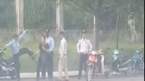 Nhóm bảo vệ đánh công nhân gục tại chỗ trong Khu Công nghiệp
