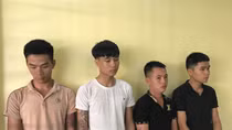 Bắt nhóm đối tượng ném chất bẩn vào nhà dân để đòi nợ