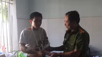 Thăm hỏi cán bộ Công an bị thương khi làm nhiệm vụ đêm giao thừa