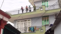 Chủ nhà chết thảm bởi thang tự chế