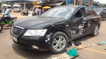 Xe khách mất phanh tông ngang hông xe du lịch
