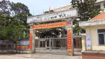 Khiển trách giáo viên để học sinh chấm bài thi