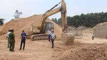 Phát hiện nhiều bãi tập kết, rửa cát “lậu” quy mô lớn