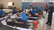 300 Cảnh sát cơ động hiến máu tình nguyện