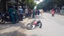 Nam thanh niên tự tông xe máy vào gốc cây tử vong