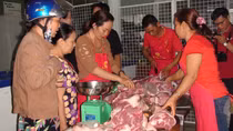Giá heo thịt giảm mạnh sau vụ phát hiện heo bị tiêm thuốc an thần