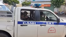 Cha dượng dí tàn thuốc vào con gái 6 tuổi trong cơn phê ma túy?