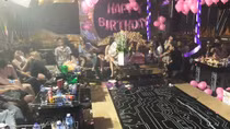 Đãi sinh nhật bằng tiệc ma túy trong quán karaoke