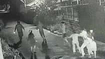 Truy xét nhóm côn đồ vô cớ chém người