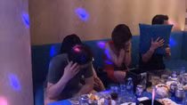 Tiếp viên tiếp khách nước ngoài trong nhà hàng hoạt động karaoke không phép